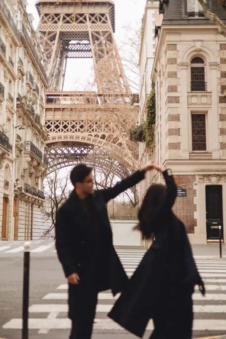 Couple Photoshoot at Parc Monceau